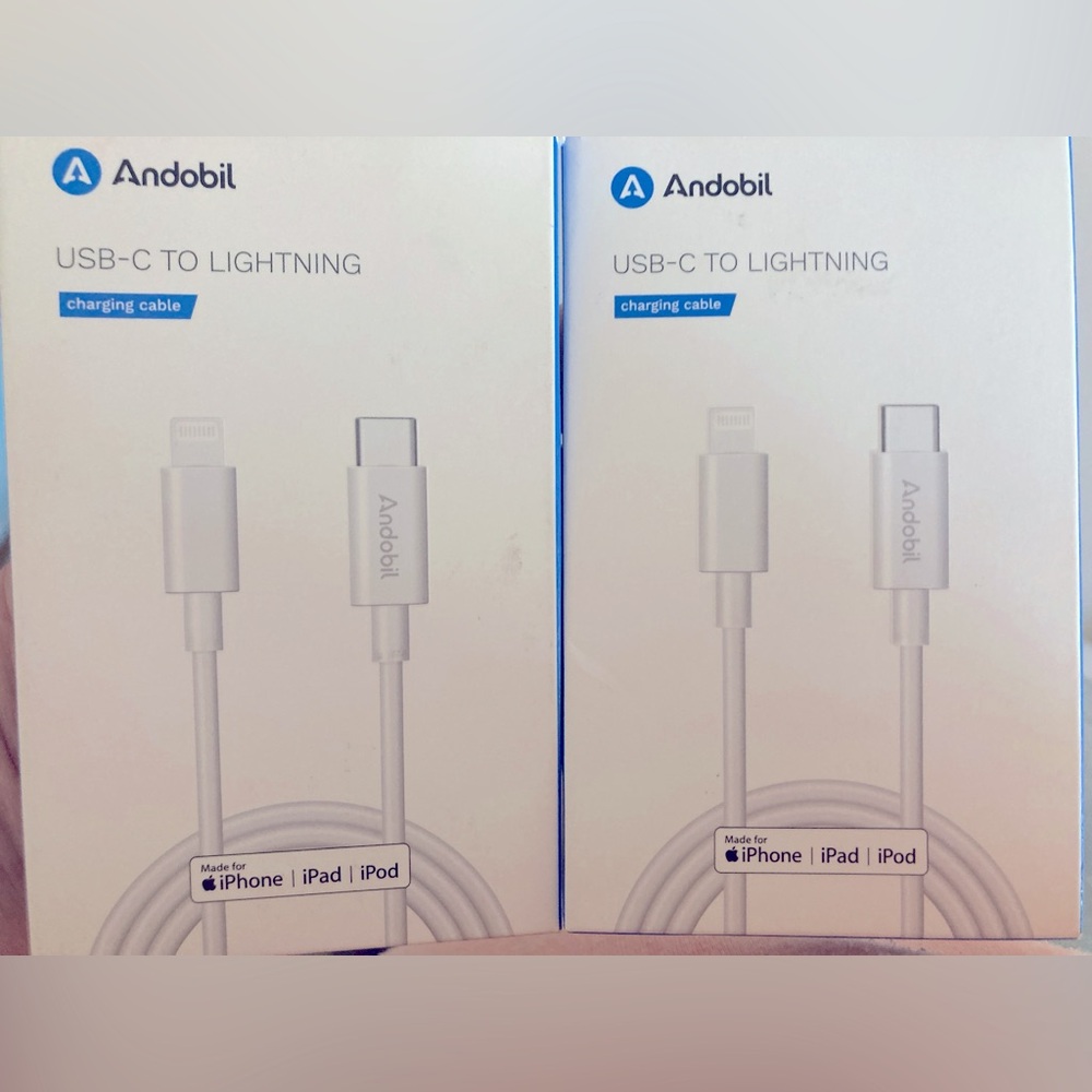 USB-C to Lightning cables (Lot of 2) Firm $